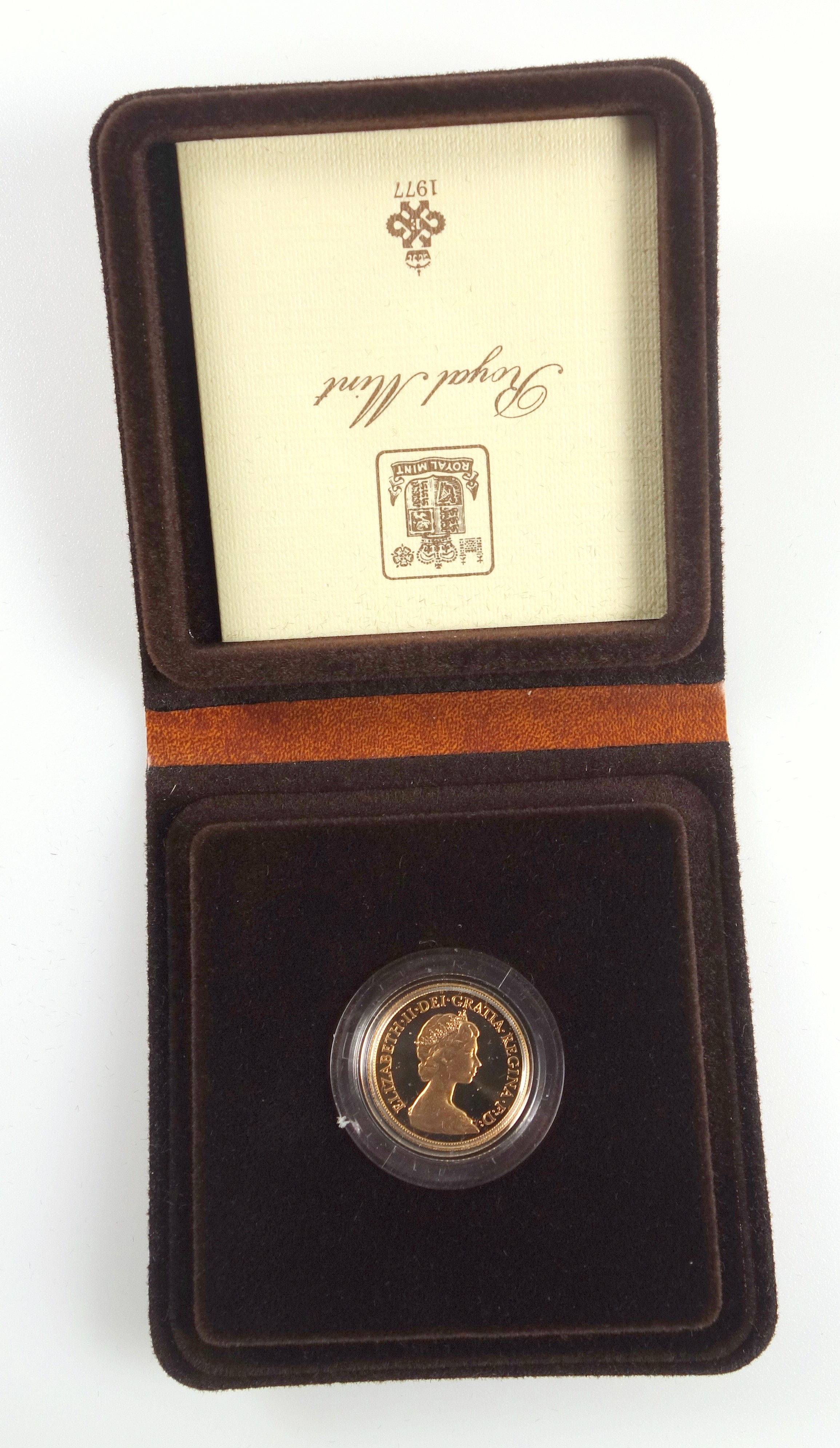 Elizabeth II gold Proof sovereign, 1981, unc., with C of A, in capsule, cased