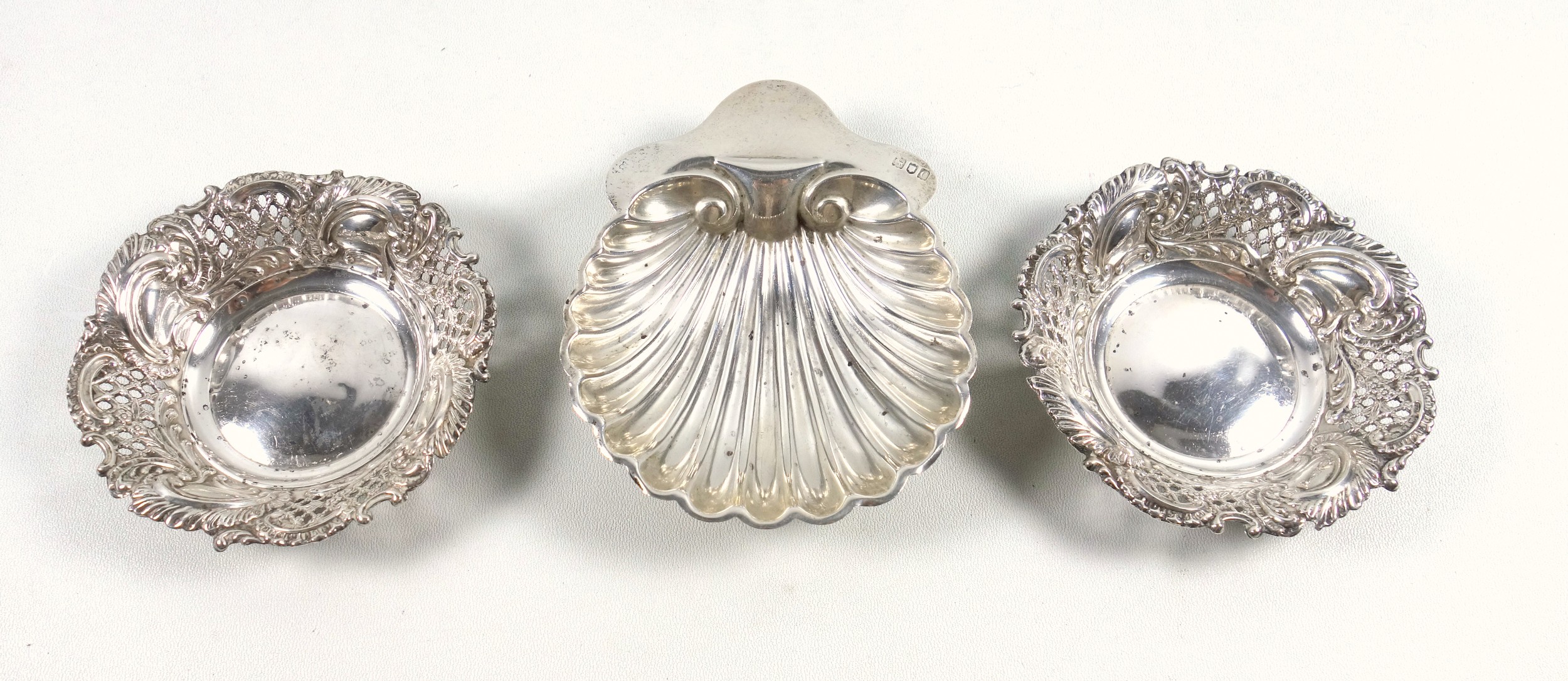 Pair of silver sweetmeat dishes with pierced and embossed scroll decoration, by John Gloster, - Image 2 of 6