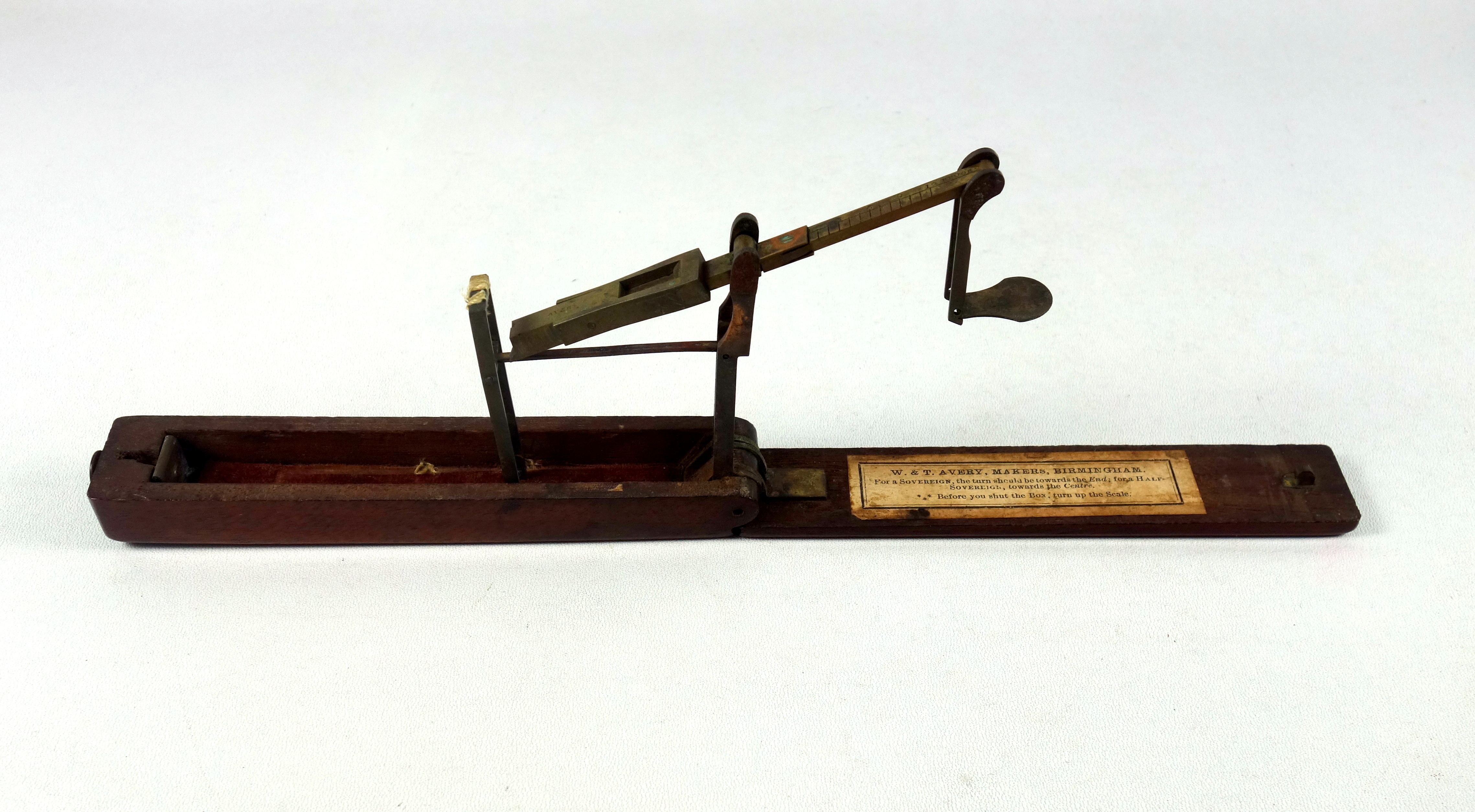 Brass folding sovereign/half sovereign scales, by W & T Avery, Birmingham, L.16cm overall, (second - Image 3 of 5