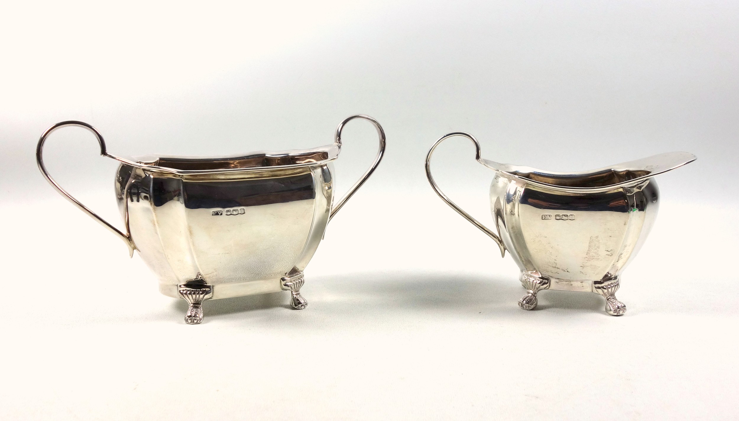 Late George V four piece tea set comprising teapot, hot water jug, H.23.5cm overall (marks - Image 10 of 12