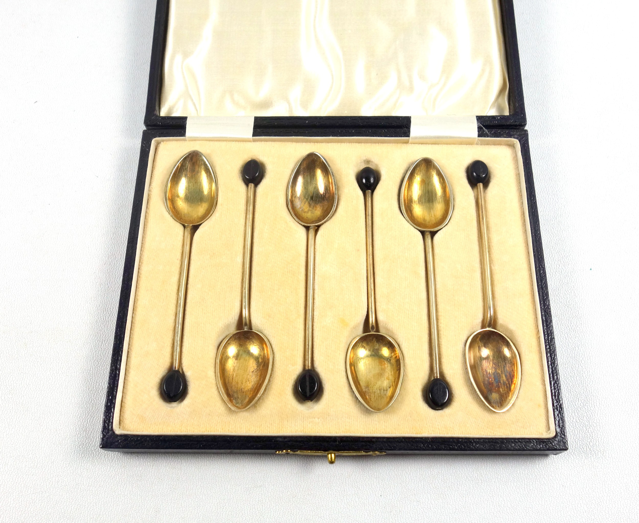 Set of 6 gilt silver coffee spoons with coloured enamel shell backs and bean tops by Barker Brothers - Image 6 of 7