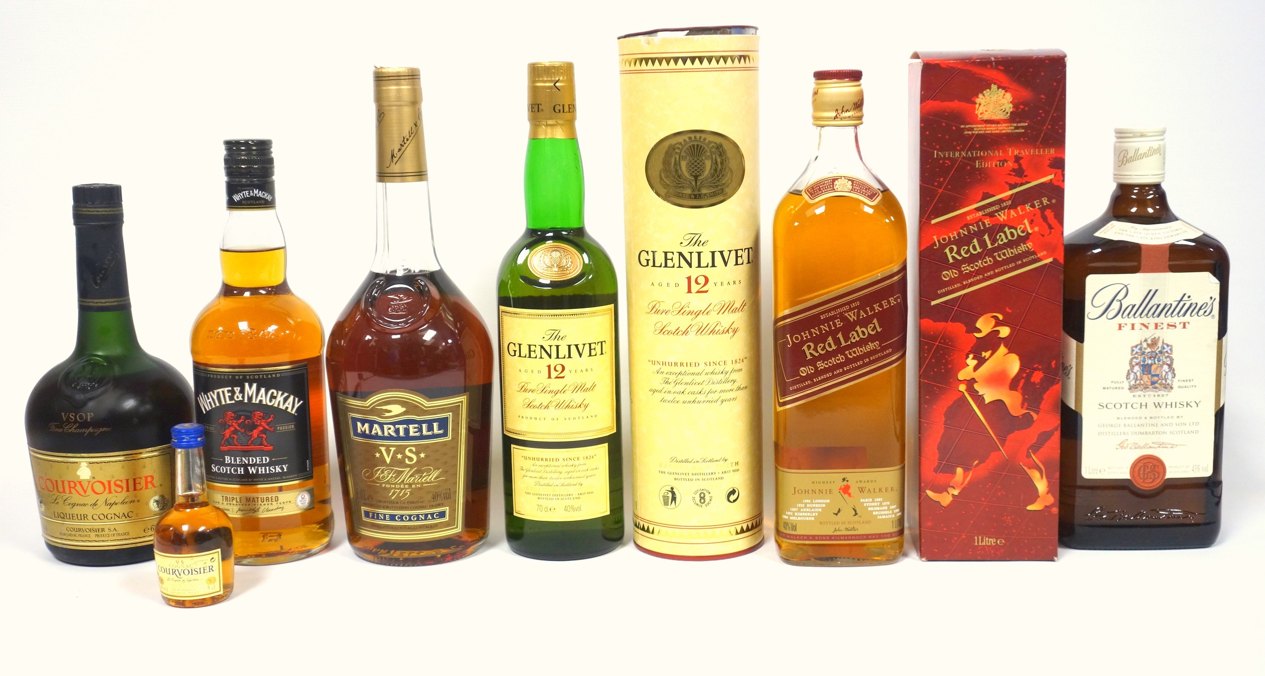 Bottle of Glenlivet 12 year single malt Scotch Whisky, 70cl, 40% vol., top shoulder, boxed;