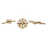 Edwardian 9ct gold round floral and foliate openwork brooch set seed pearls, stamped "9ct", W.3cm;