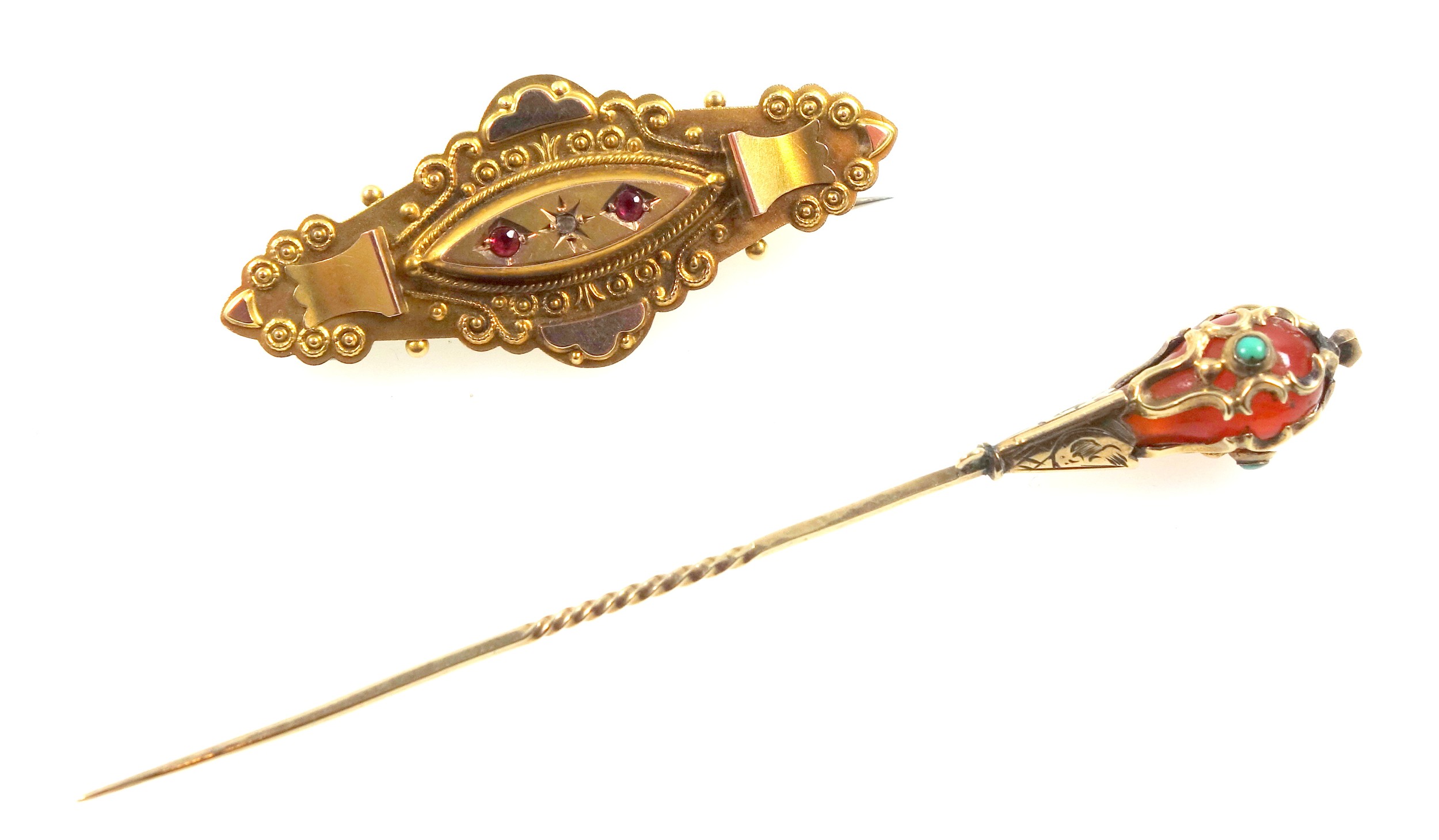 Late Victorian 9ct gold memorial brooch set 2 garnets and a diamond, maker's mark T H, W.4.5cm;