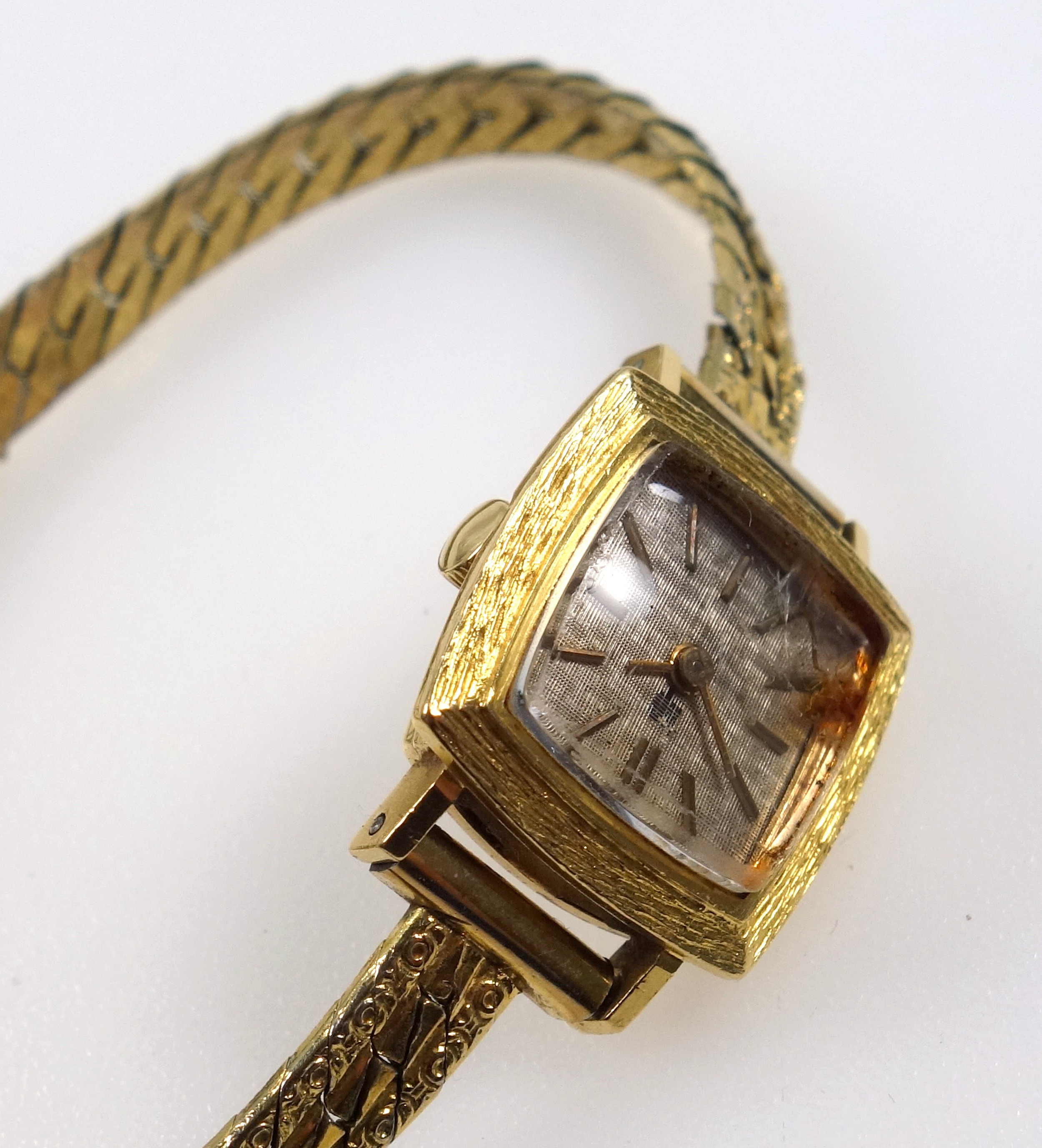 French ladies yellow metal wristwatch with a square dial and bark effect bezel, on a gilt metal - Bild 2 aus 4