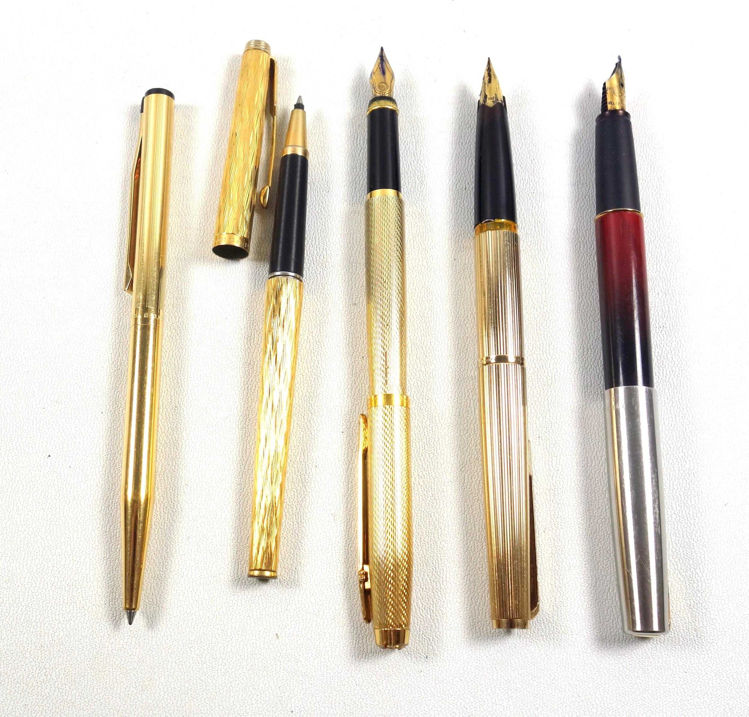 Montblanc gilt metal fountain pen with an 18ct gold nib, (a/f); Sheaffer rolled gold biro, Parker - Bild 4 aus 5