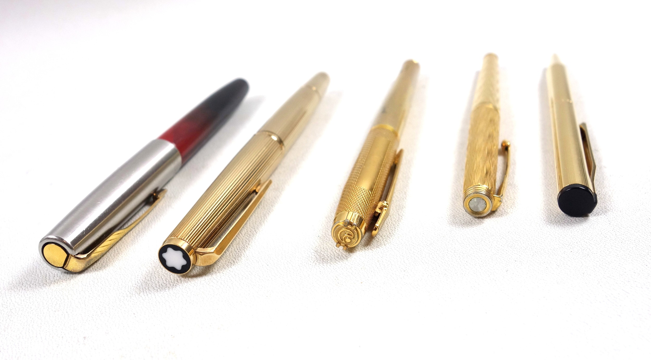 Montblanc gilt metal fountain pen with an 18ct gold nib, (a/f); Sheaffer rolled gold biro, Parker - Bild 2 aus 5