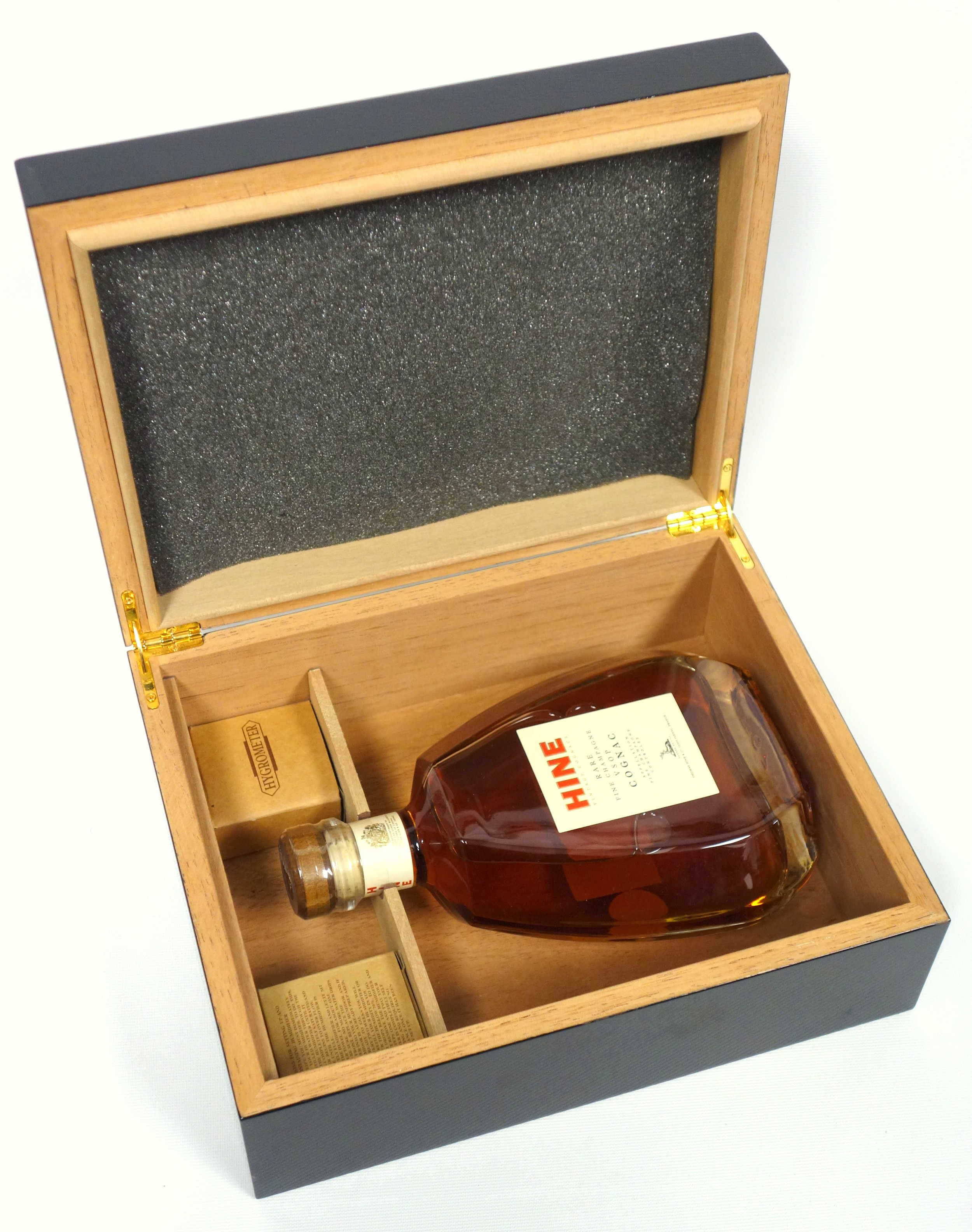 Bottle of Hine Rare Champagne VSOP Cognac, 70cl, 40% vol., with a hygrometer and humidifier in a - Image 3 of 3