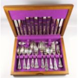 Canteen of silver plated King's pattern flatware and cutlery for 6 place settings of 44 pieces by