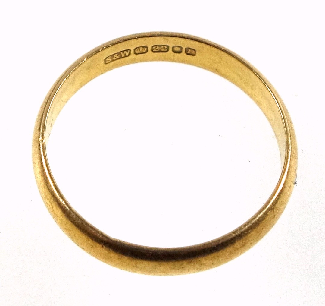 22ct gold wedding band, ring size P1/2 - Q, 3.8grs