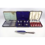 Edwardian set of 6 silver Albany pattern coffee spoons and matching sugar tongs by Joseph
