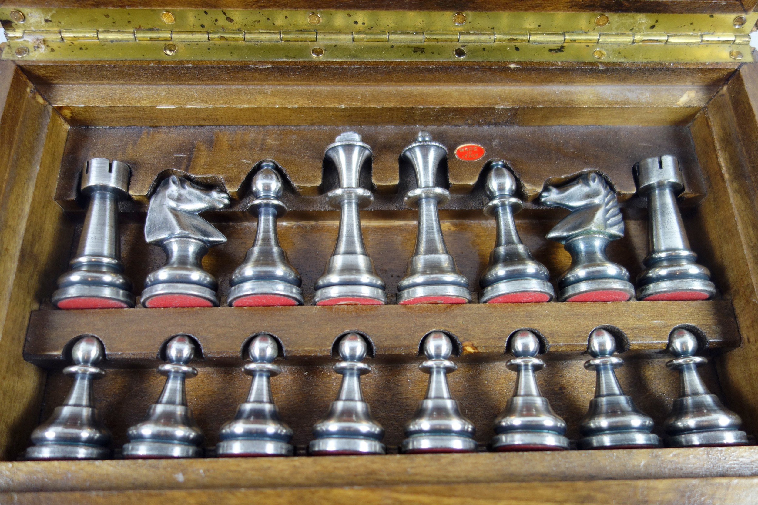 Italian chess set with heavy bronzed and silvered metal pieces, King H.7.8cm, in a wood box, W.32. - Image 3 of 4