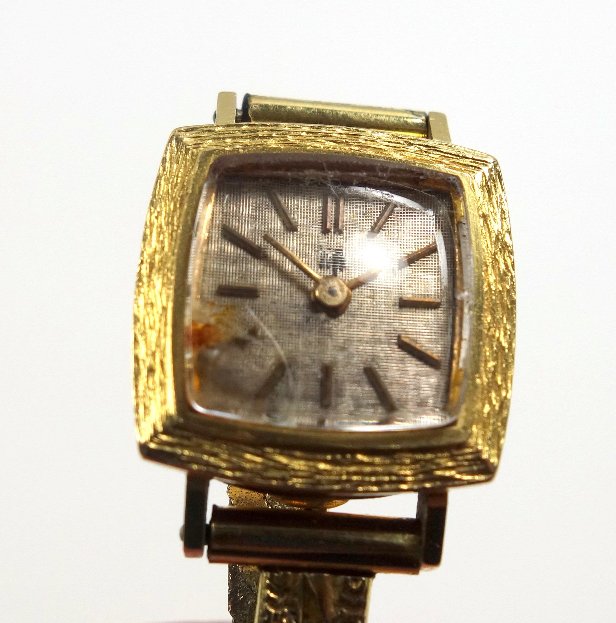 French ladies yellow metal wristwatch with a square dial and bark effect bezel, on a gilt metal - Bild 4 aus 4