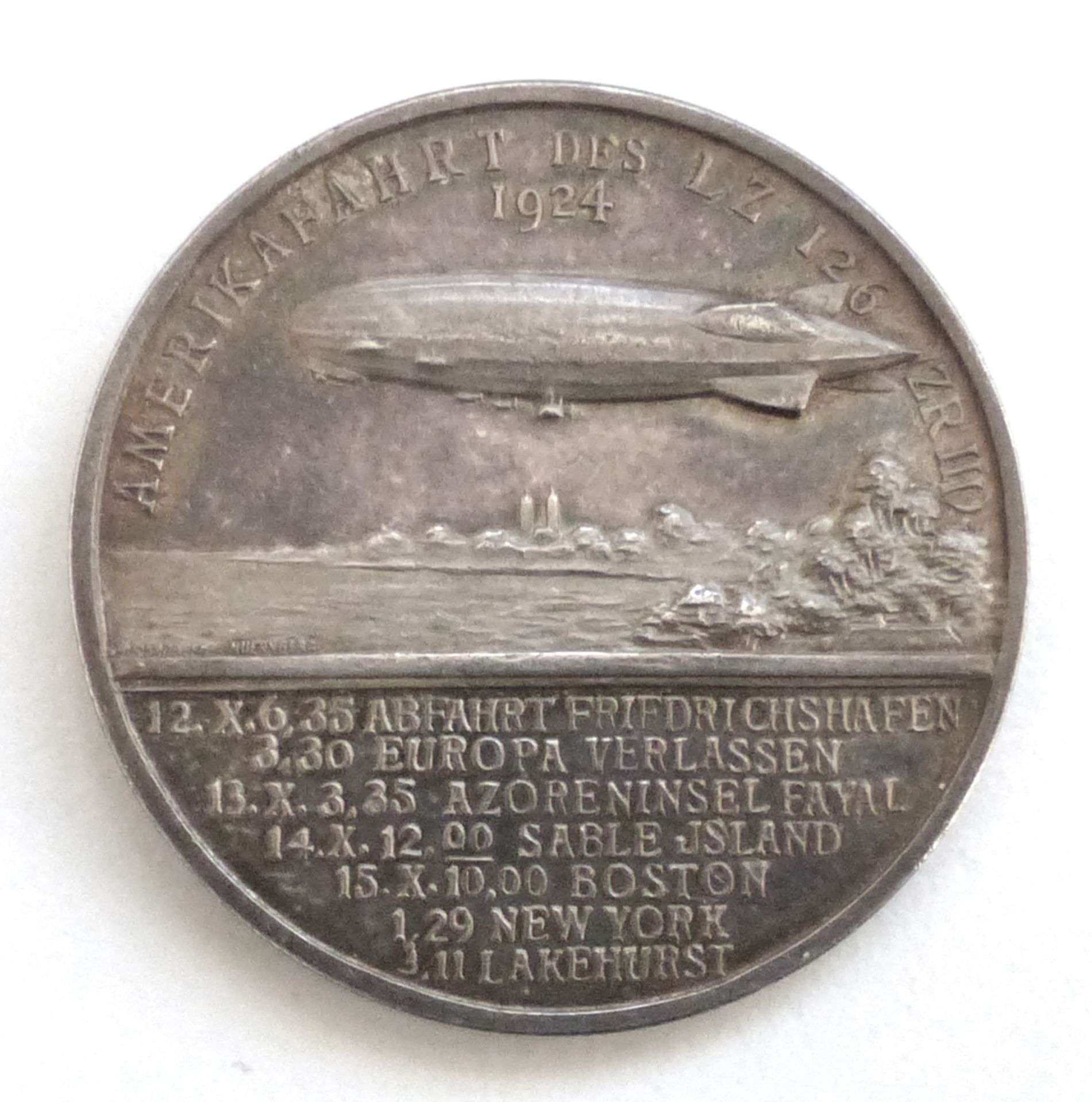 Zeppelin Medaille Amerikafahrt des LZ 126 ZR III 1924 rs Dr. Hugo Eckener Tatkraft sign. Ohrlauer