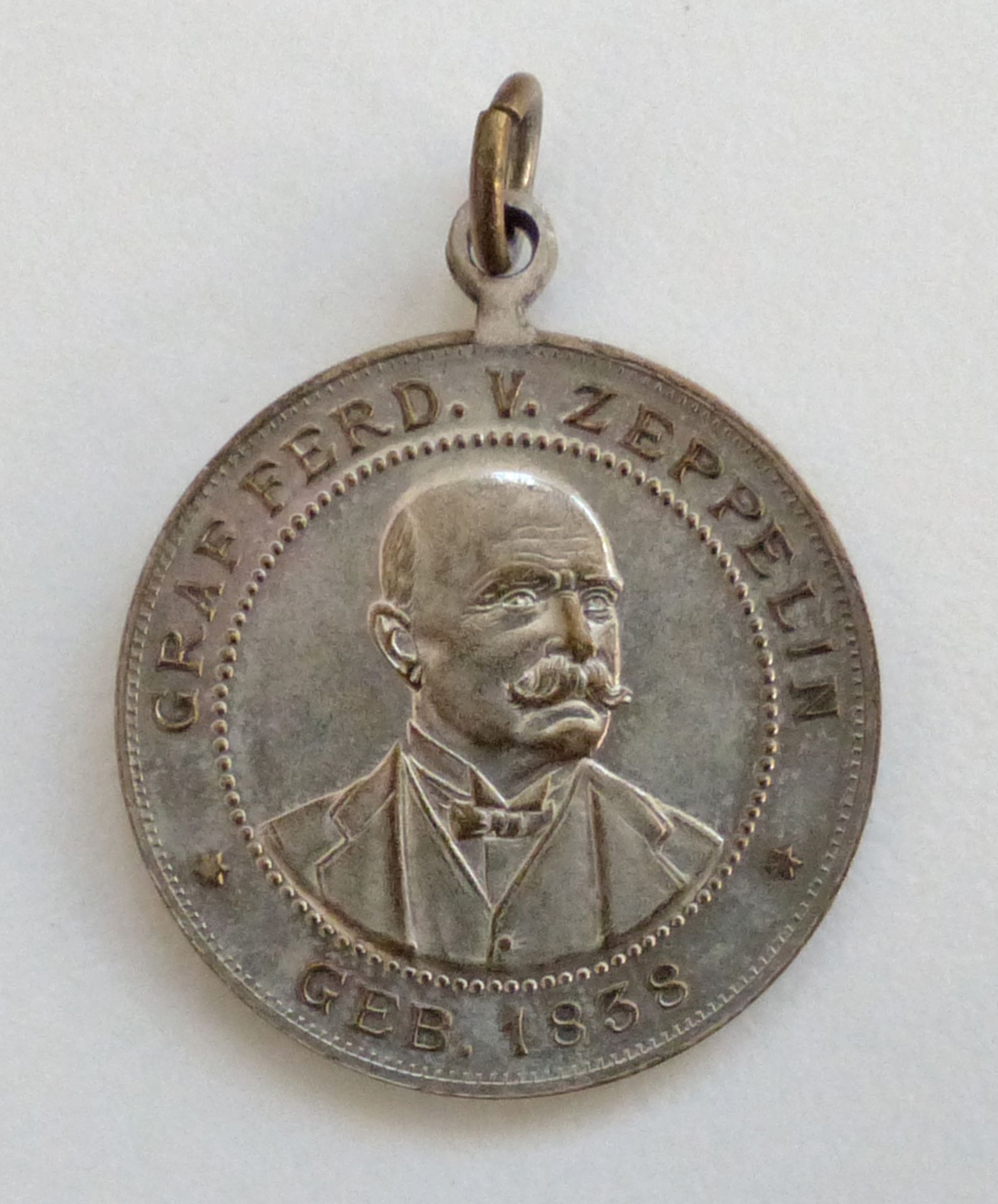 Zeppelin Medaille Graf Ferd. v. Zeppelin geb. 1838 rs 1908 Anhänger I-II - Bild 2 aus 2