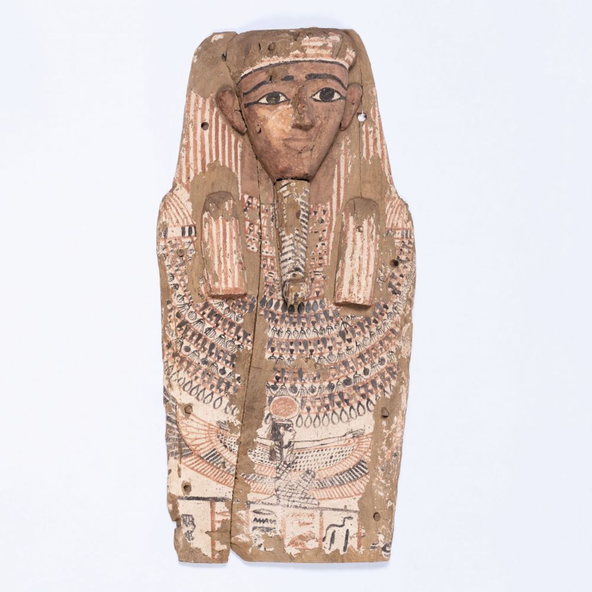Oberteil eines ägyptischen Sarkophagdeckels.