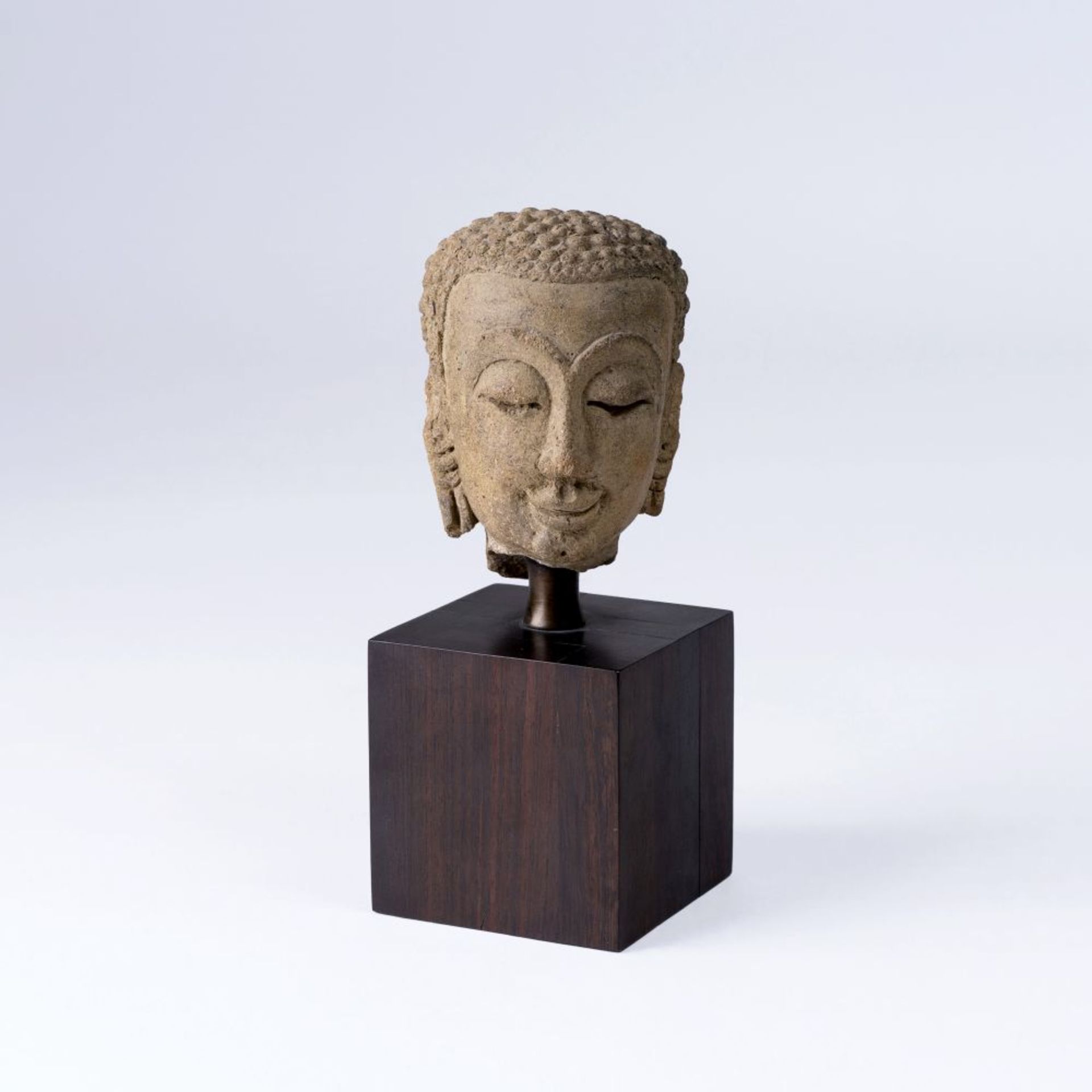 Kleiner Kopf eines Buddha. - Bild 2 aus 3