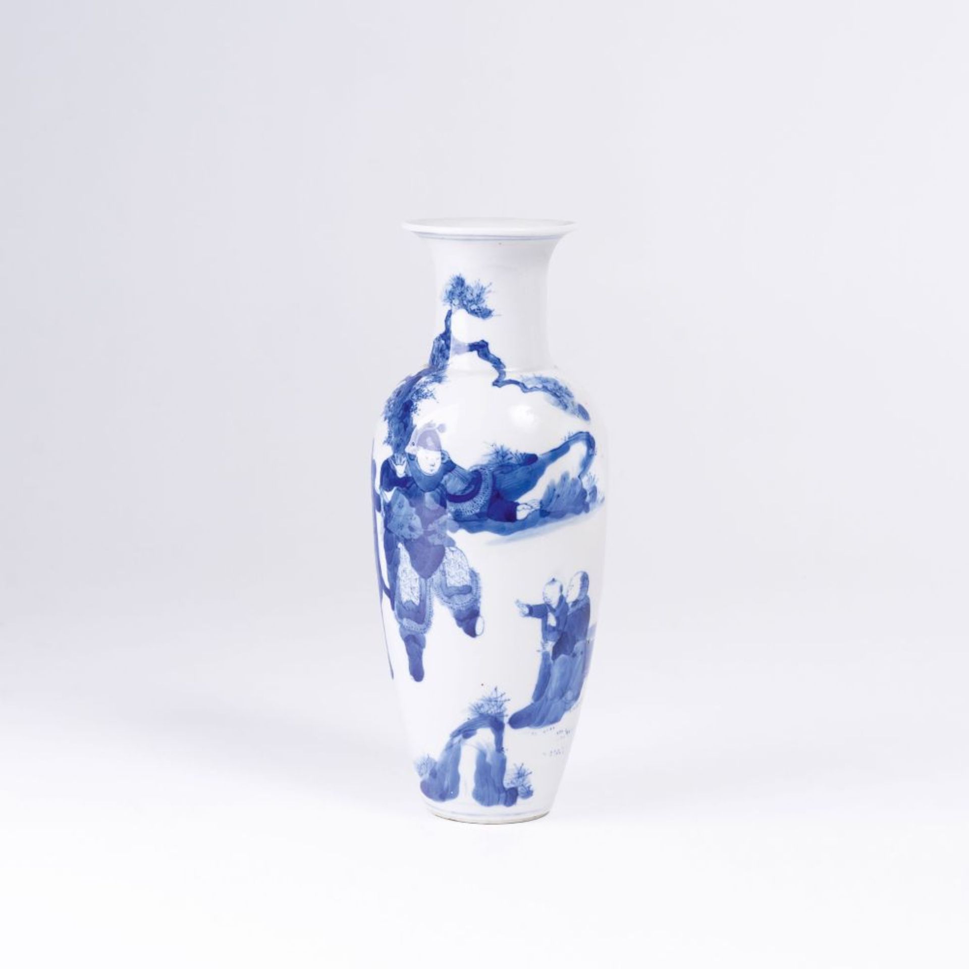 Vase mit Blau-weiß-Dekor.
