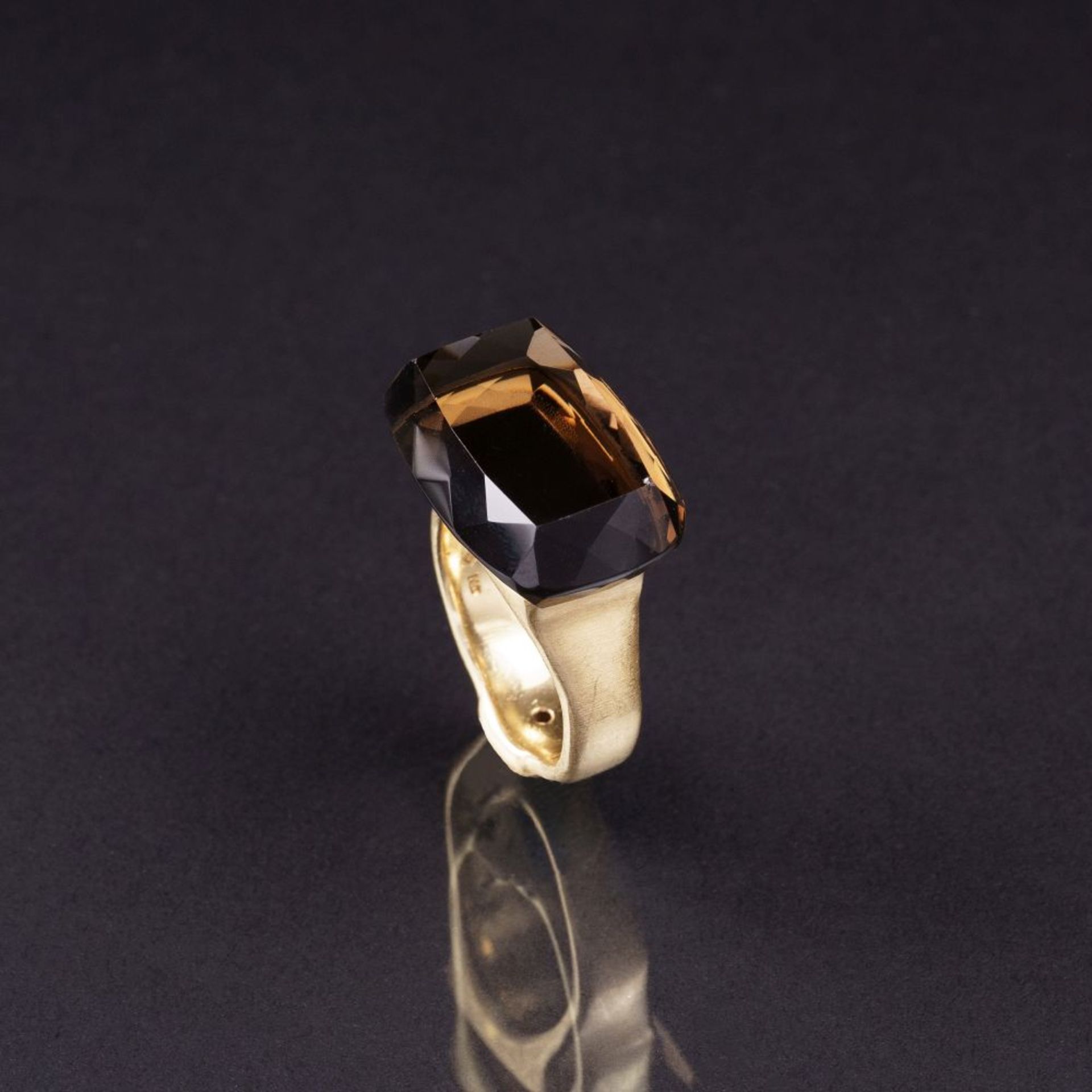 Moderner Rauchquarz-Ring mit Kleinstdiamant.