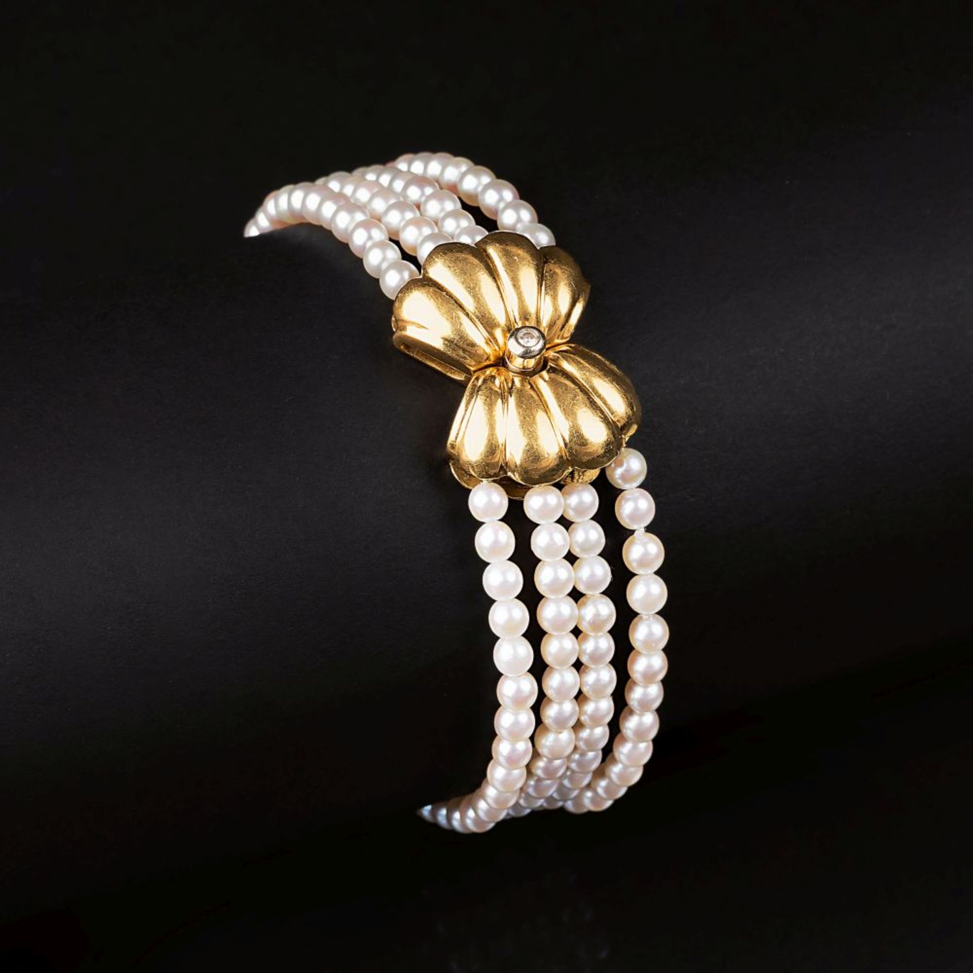 Juwelier Wempe. Perlen-Armband mit Gold-Schließe.
