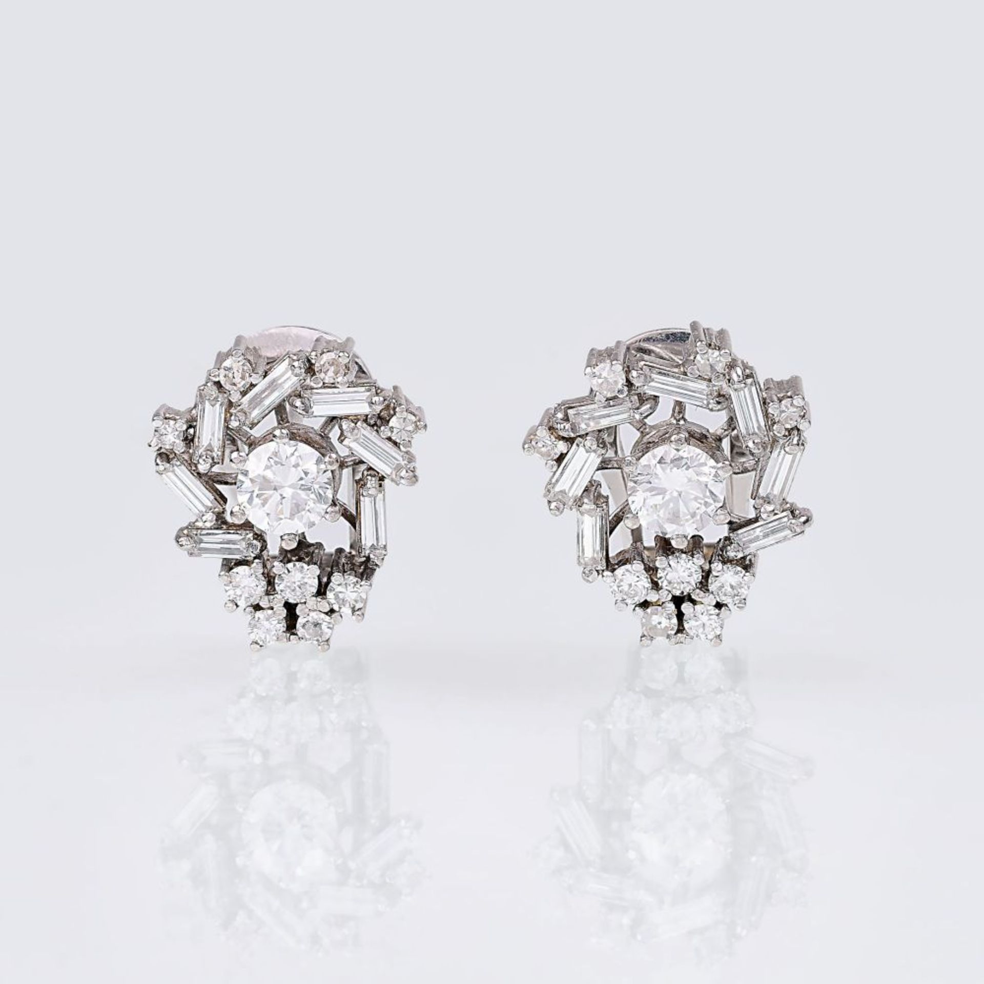 Paar Diamant-Ohrringe.