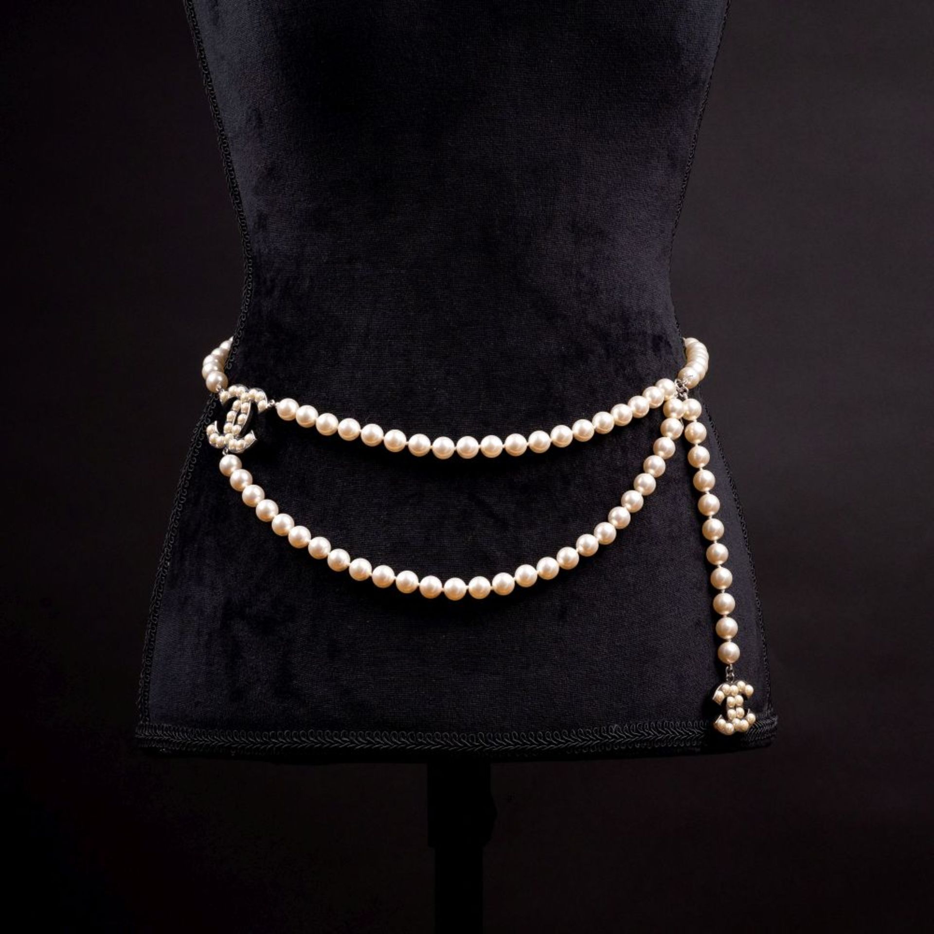 Chanel. Chain Belt mit Faux-Pearls.