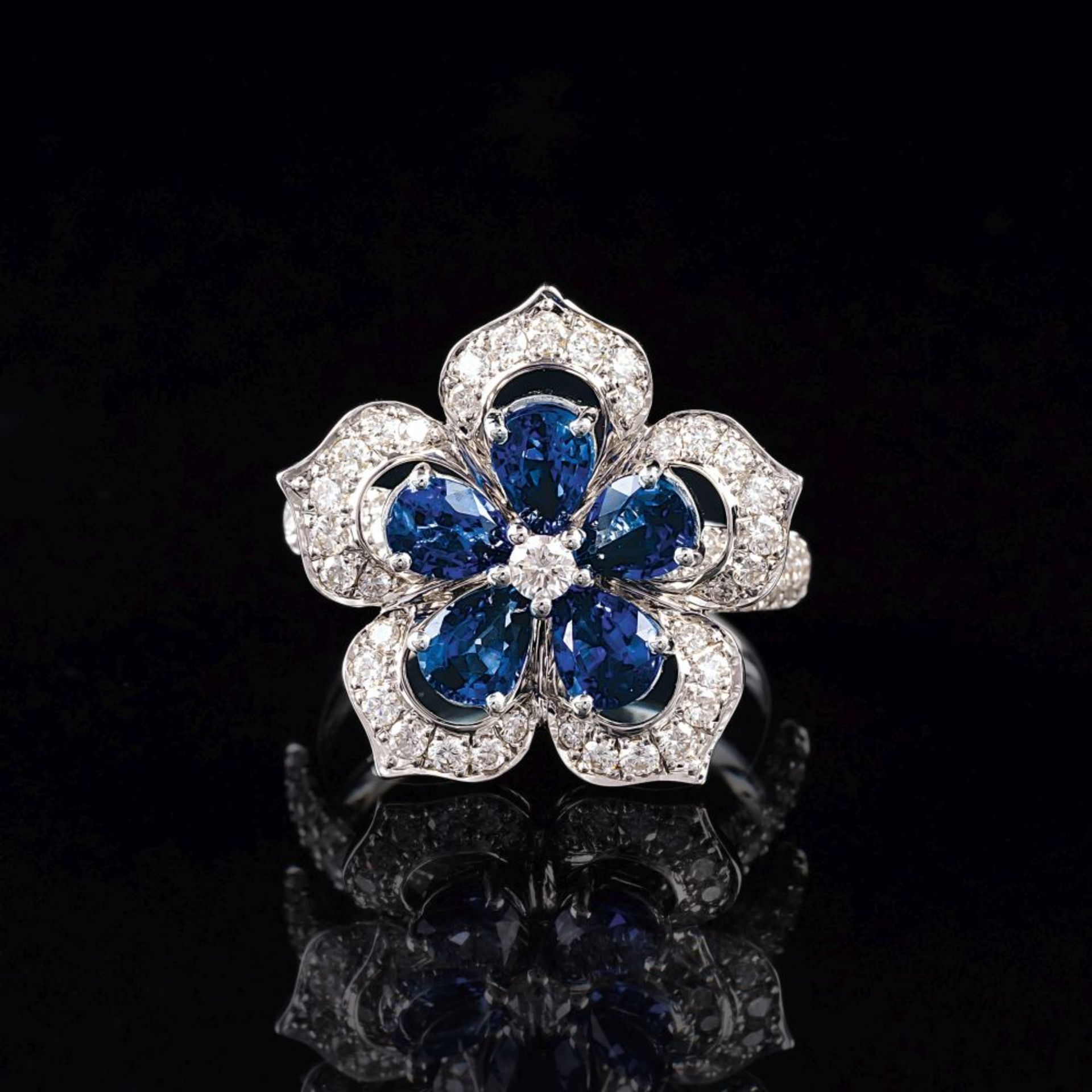 A Flower Sapphire Diamond Ring.