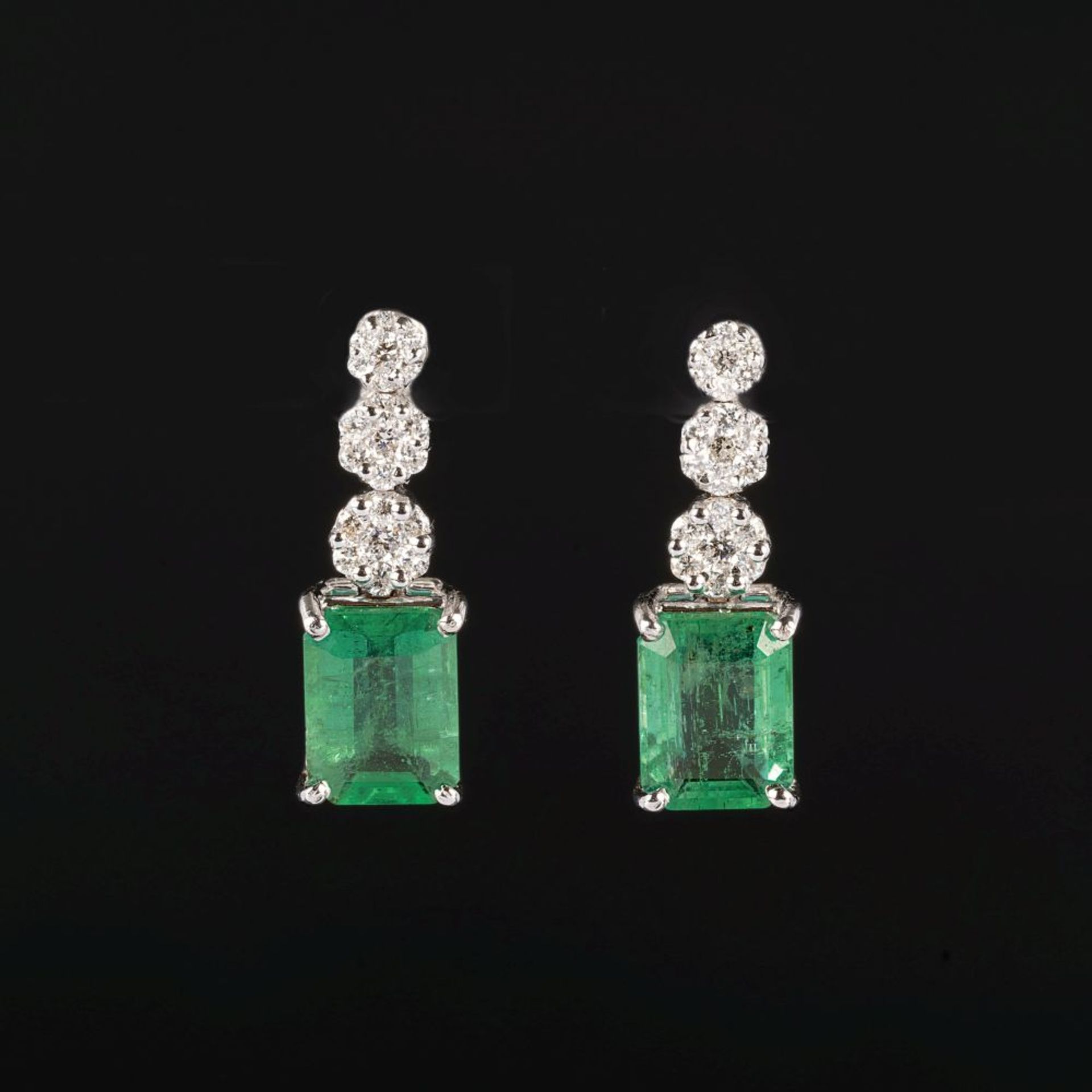 A Pair of Emerald Diamond Earpendants.