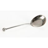 AN EDWARD VII SILVER SPOON, MAPPIN AND WEBB, SHEFFIELD, 1902