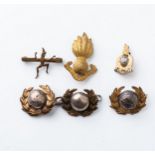 A COLLECTION OF SILVER AND GOLD PLATED  JEWELLERY ITEMS  Including brooches and a pendants (6)
