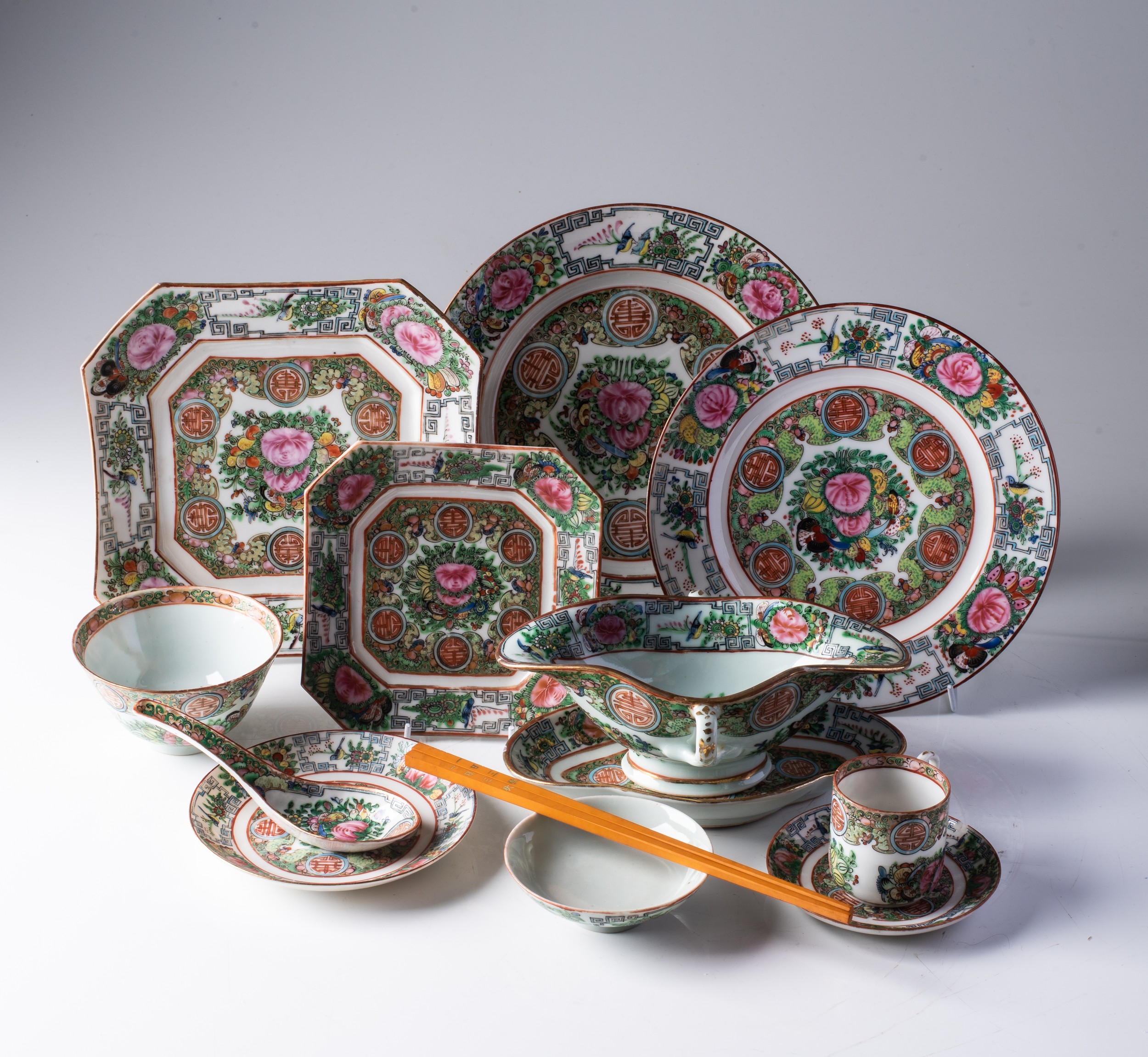 A CHINESE "ROSE MEDALLION CANTON" PART DINNER SERVICE, 20th CENTURY Vividly enamelled with