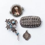 A COLLECTION OF SILVER JEWELLERY Various unassociated items (4)