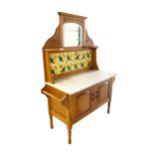AN OAK MARBLE TOPPED WASH STAND, LATE 19TH CENTURY The arched super structure fitted with a mirror