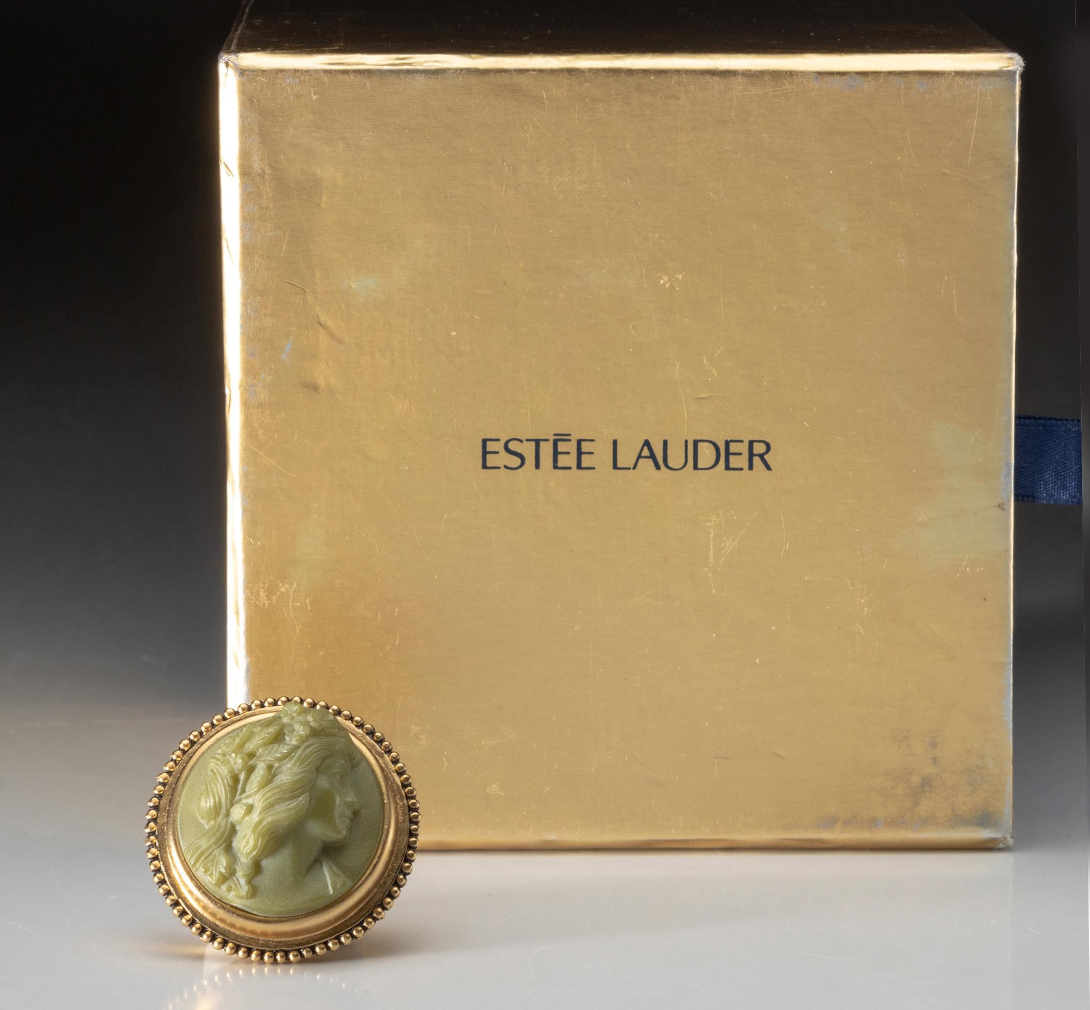 AN ESTEE LAUDER SOLID PERFUME COMPACT, YOUTH DEW CAMEO, 2006 - Bild 2 aus 2