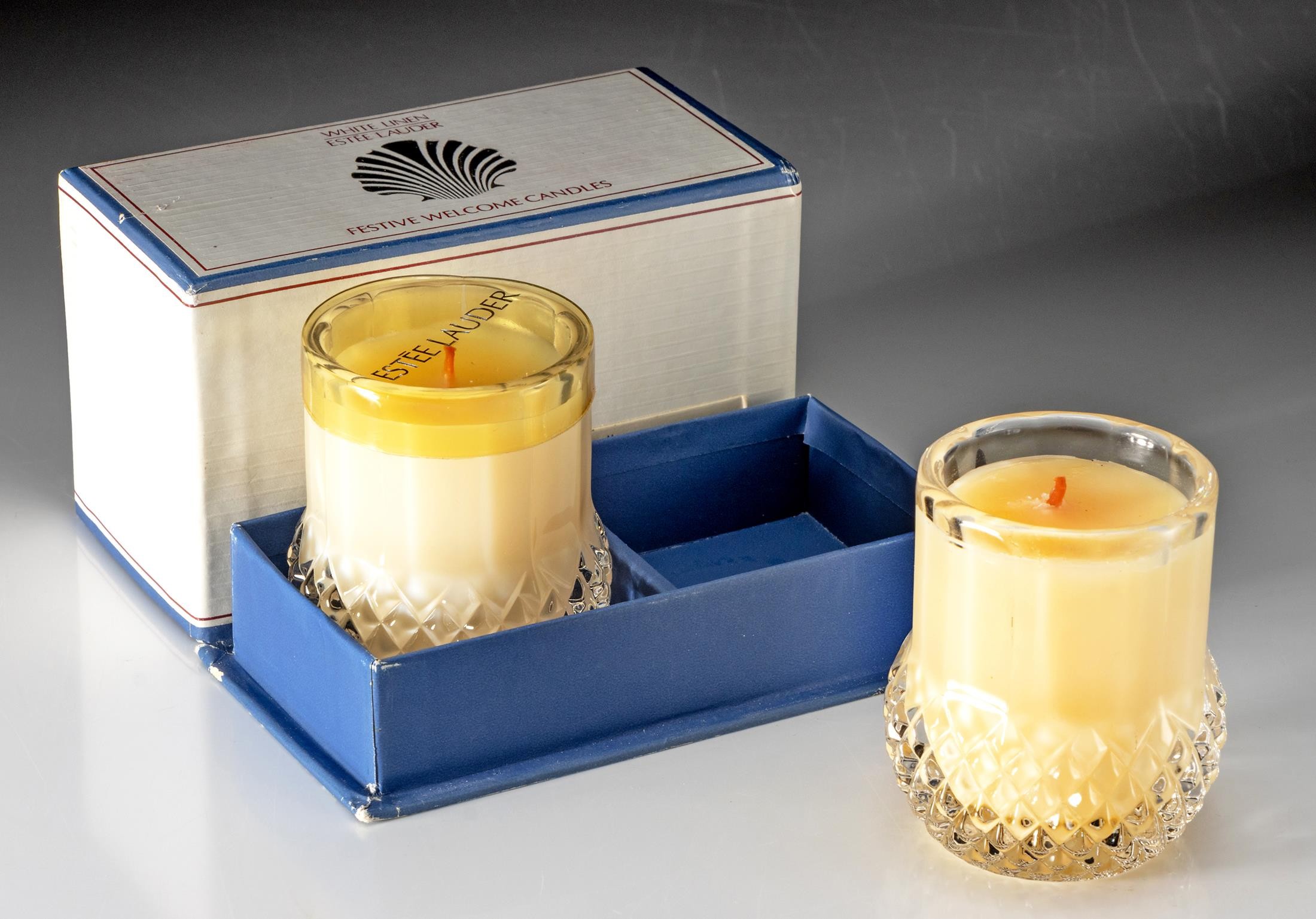 A COLLECTION OF ESTEE LAUDER CANDLES - Bild 2 aus 3