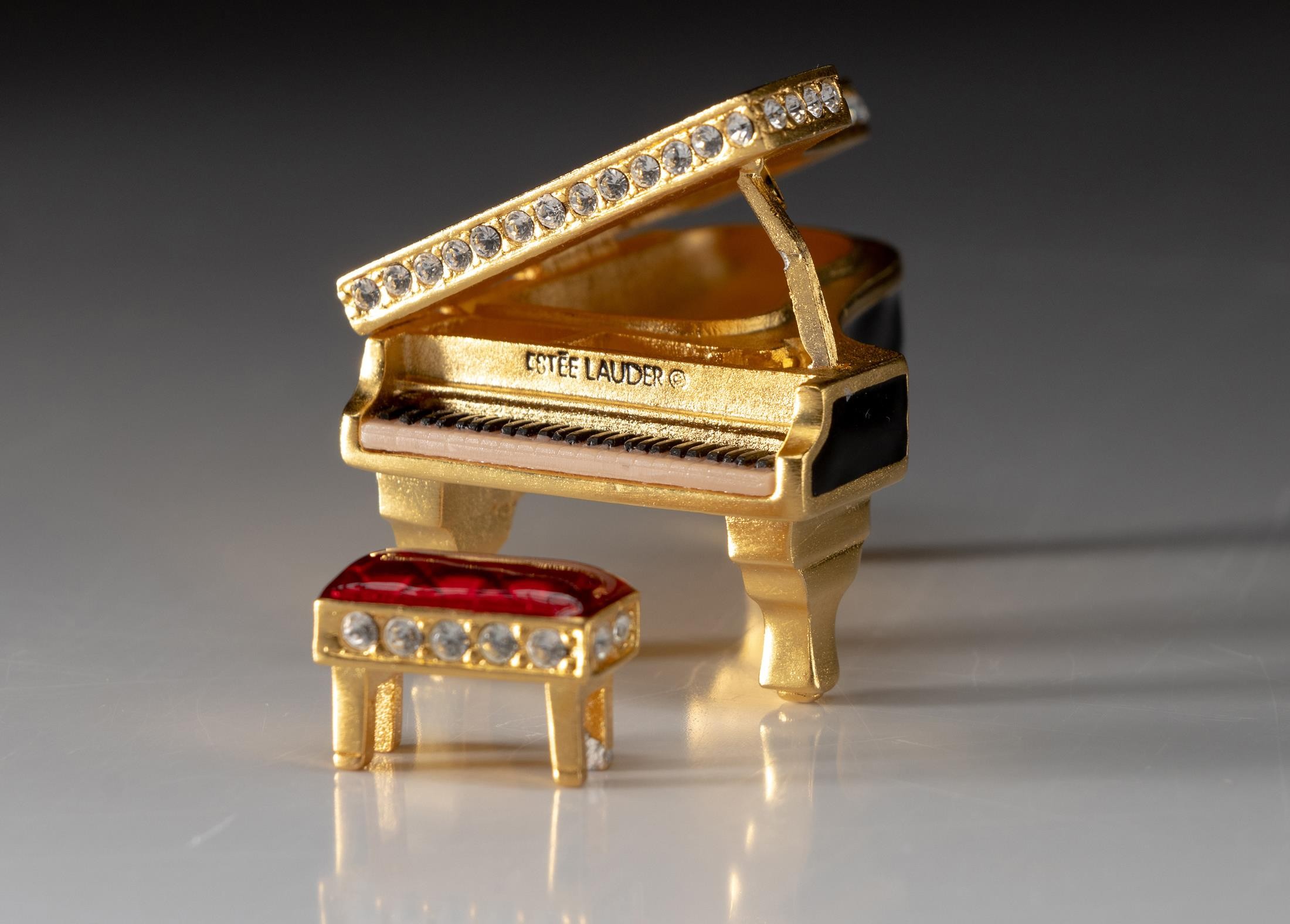 AN ESTEE LAUDER SOLID PERFUME COMPACT, BABY GRAND, 2000 - Image 2 of 2