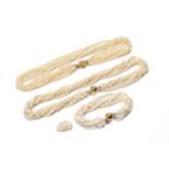 A MISCELLANEOUS GROUP OF 'RICE KRISPIE' PEARL JEWELLERY ITEMS