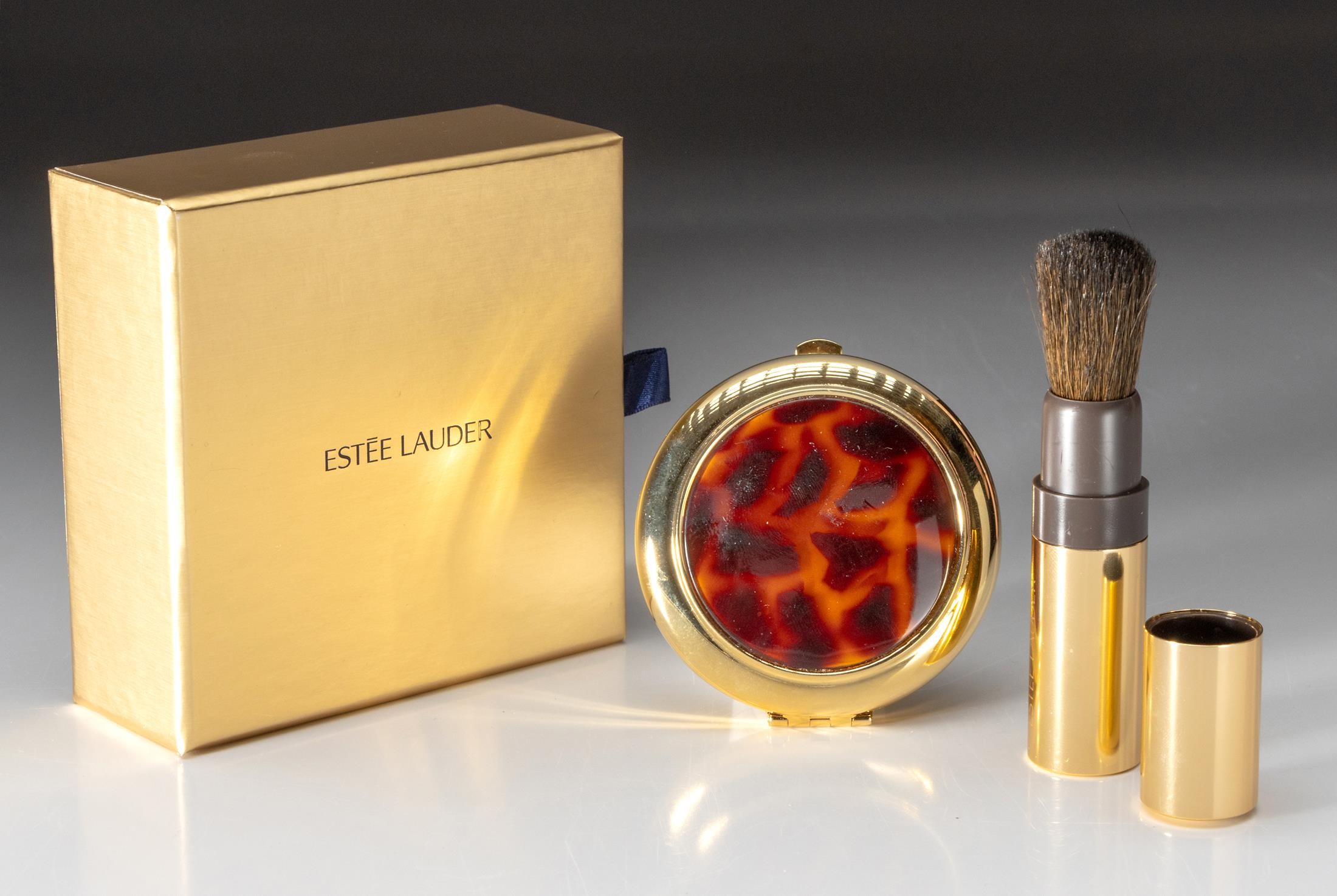 AN ESTEE LAUDER POWDER COMPACT, BRONZE GODDESS CLASSIC