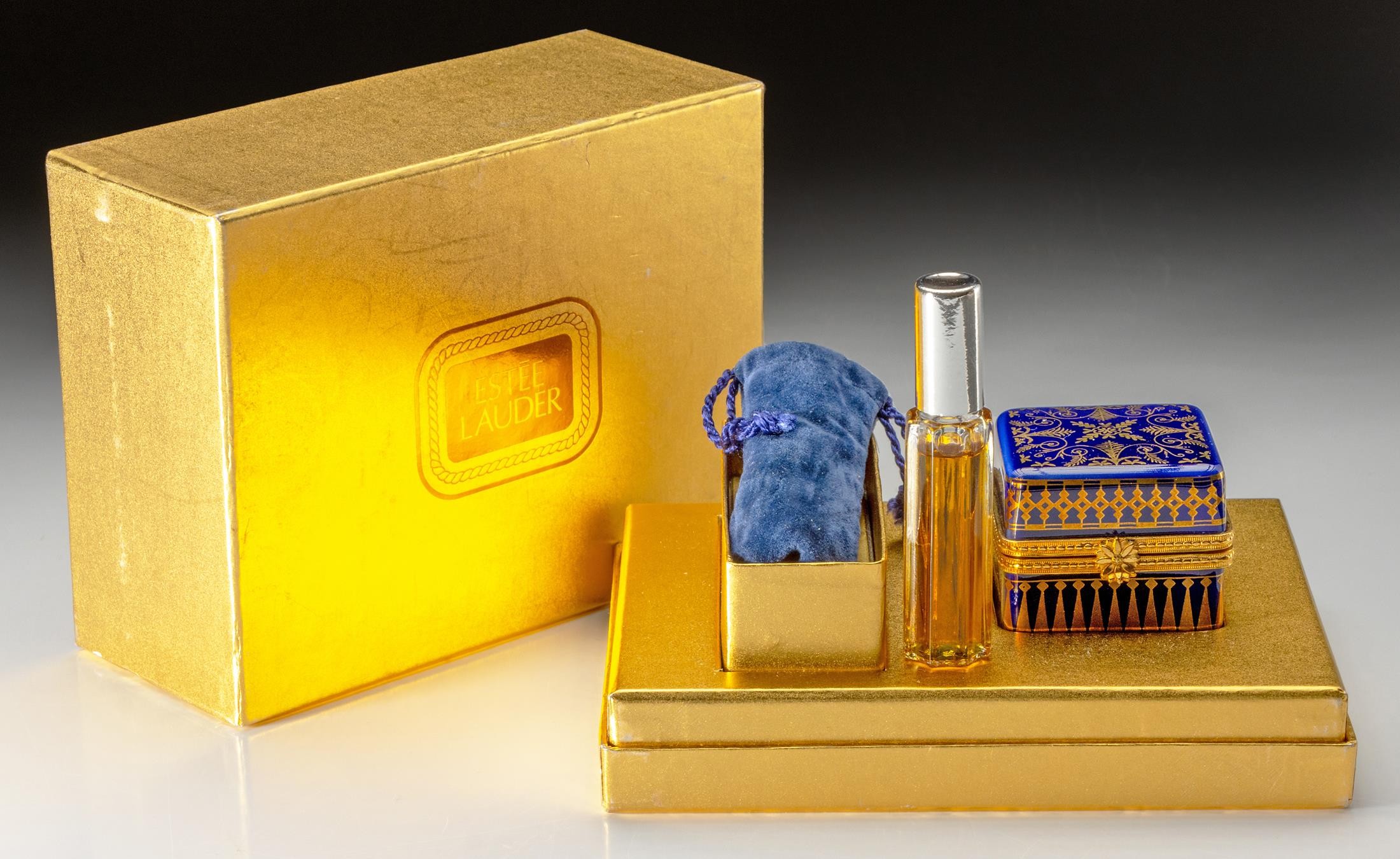 AN ESTEE LAUDER "ESTEE" HEIRLOOM KEEPSAKE BOX WITH PERFUME FLACON, 1984