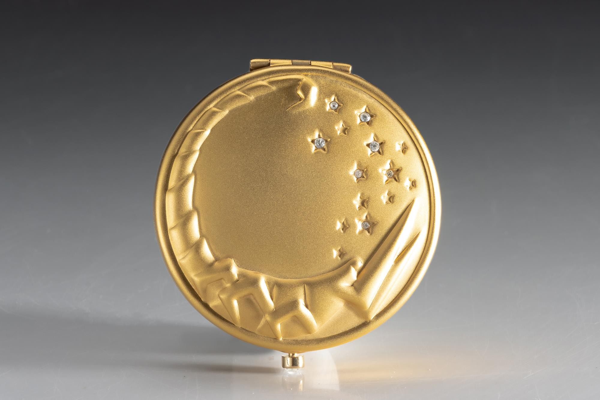 AN ESTEE LAUDER POWDER COMPACT, GOLDEN SCORPIO COMPACT, 1997