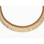 AN 18CT GOLD NECKLACE