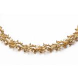 A 14CT GOLD AND PEARL CHOKER