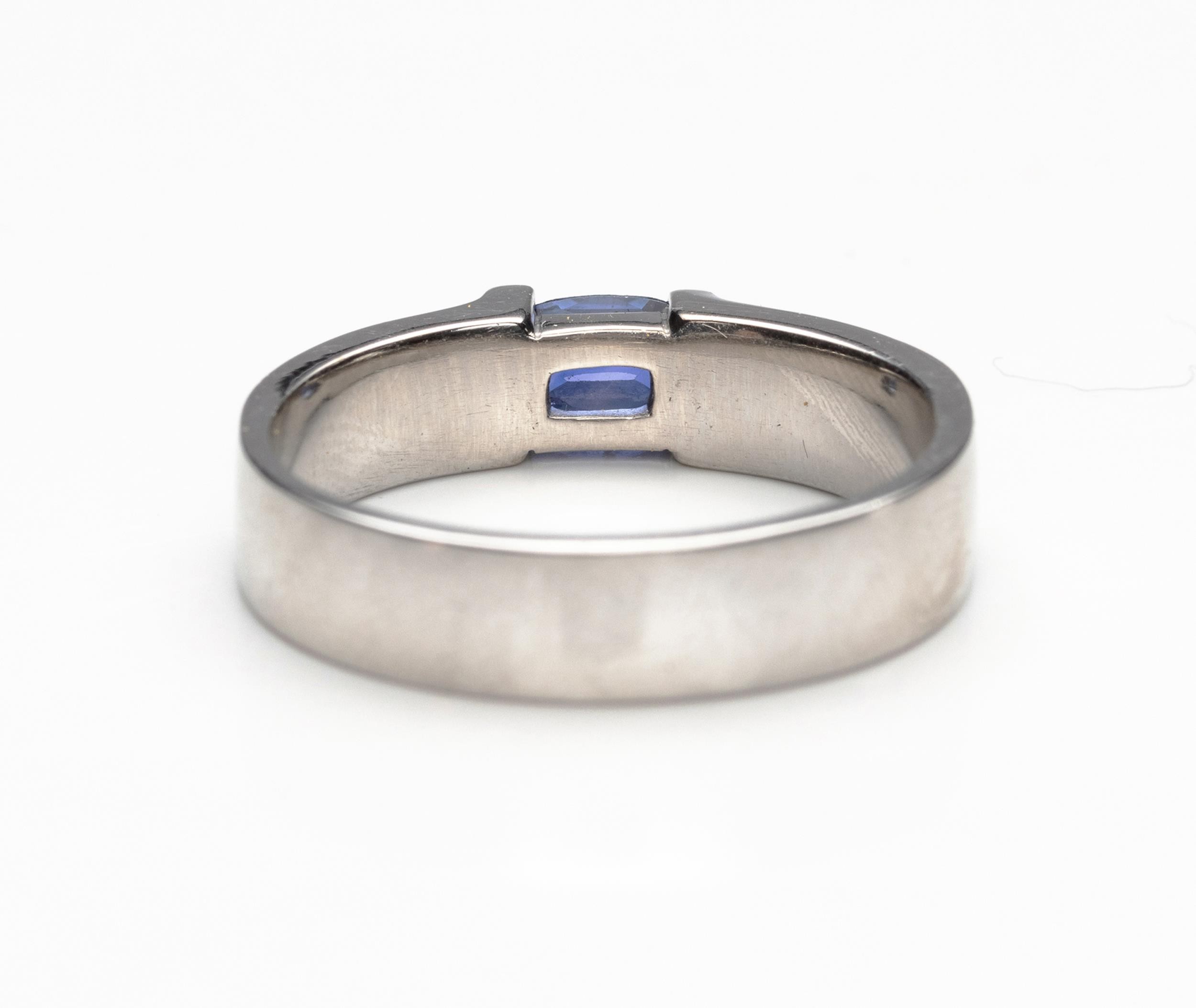 A DIAMOND AND SAPPHIRE RING - Image 3 of 3