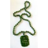 A CHINESE GREEN HARDSTONE NECKLASE AND PENDANT POSSIBLY JADE