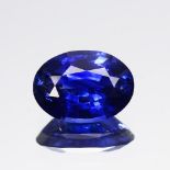 AN OVAL SAPPHIRE 5,30 CARATS