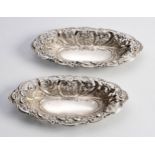 A PAIR OF EDWARD VII SILVER BON-BON DISHES, HENRY MATTHEWS, BIRMINGHAM, 1903