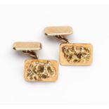 A PAIR OF 9CT GOLD CUFF LINKS