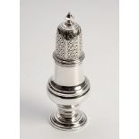 AN ELIZABETH II SILVER SUGAR CASTER, WILLIAM WALTER ANTIQUES LTD, LONDON, 1967