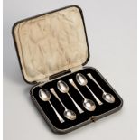 A GEORGE V CASED SILVER SET OF SIX MOCHA SPOONS, WILLIAM HUTTON AND SONS LTD, SHEFFIELD, 1929