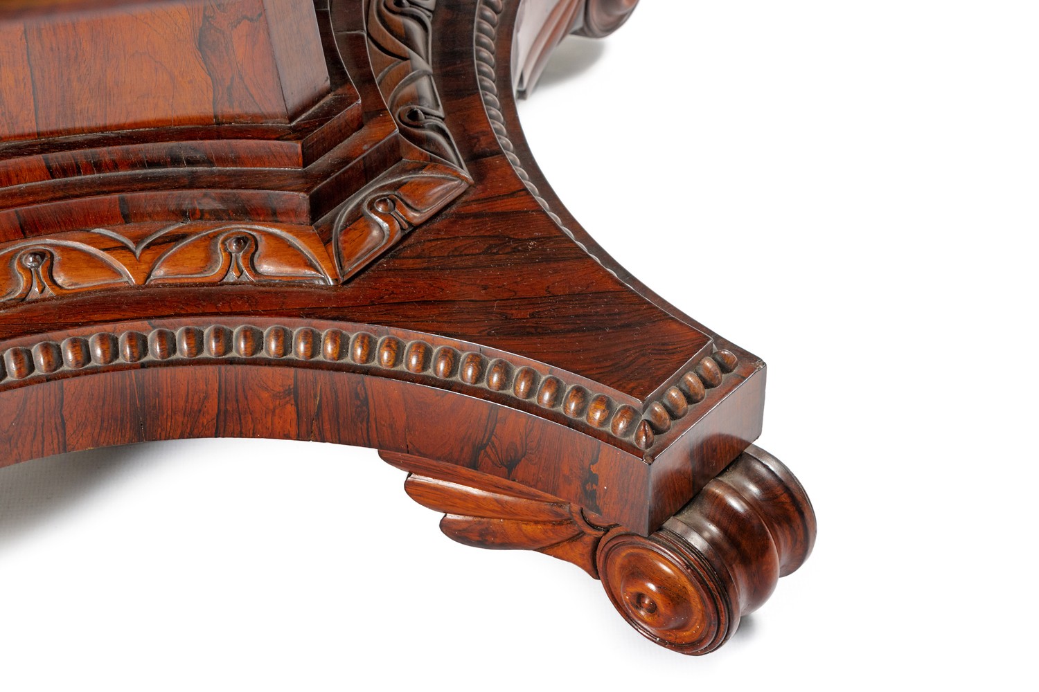 A REGENCY ROSEWOOD AND BRASS INLAID CENTRE TABLE - Image 4 of 4